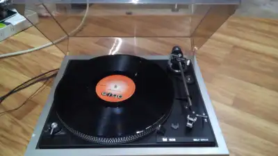 DUAL 506 Turntable - please read below: The lift up lever does not work (probably fixable?!?). The t...