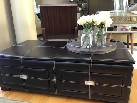 VERSATILE TRENDY LEATHER TRUNK / COFFE TABLE in Home Décor & Accents in Edmonton