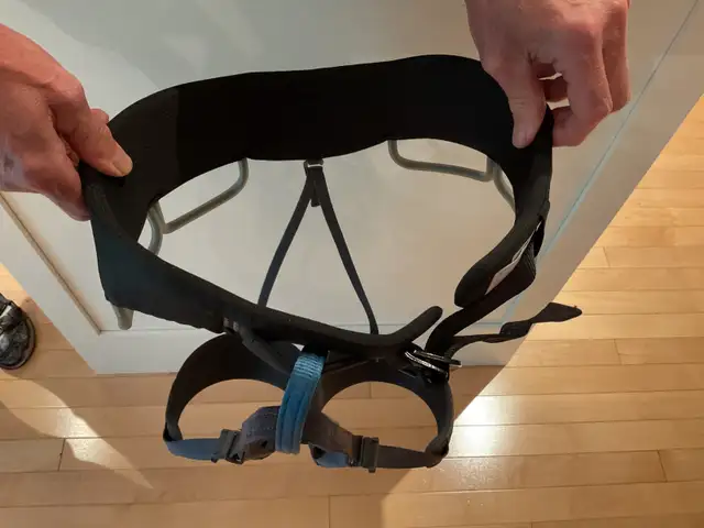 Black Diamond Momentum Climbing Harness in Other in Gatineau - Image 3