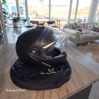 Schubert C3 size XL (61) very good condition never been dropped and both visor are in perfect condit...
