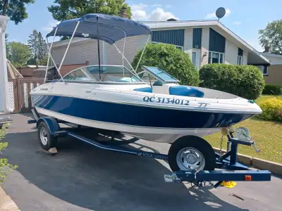 Four Winns LE 180 Intérieur impeccable, bancs et tapis impeccable. Moteur Mercruiser 3L, Toujours tr...