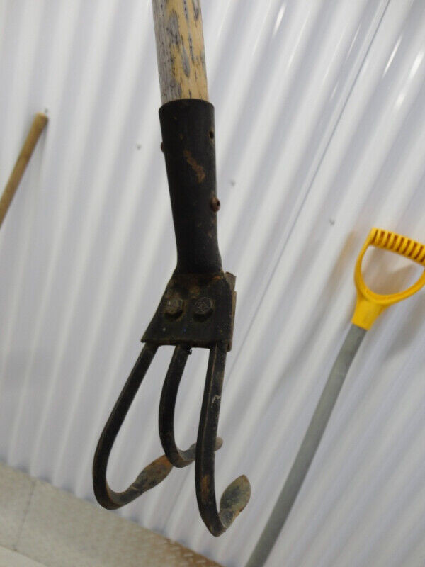 Garden Hand Three Prong Cultivator in awesome shape in Outdoor Tools & Storage in Kitchener / Waterloo