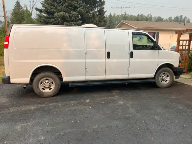 2018 Chevrolet Express 2500 - 86,233 kms in Cars & Trucks in Vanderhoof - Image 2