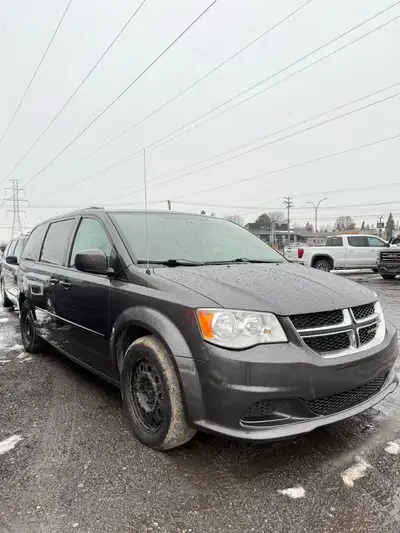 ***Nouvelle Arrivage*** 2016 Dodge Grand Caravan SXT avec seulement 197 500 KM Le véhicule se condui...