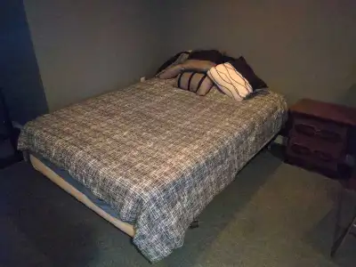 ️ Lit Queen / Queen Bed, View more