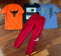 3 t-shirts et 1 pantalon sport 10-12 ans