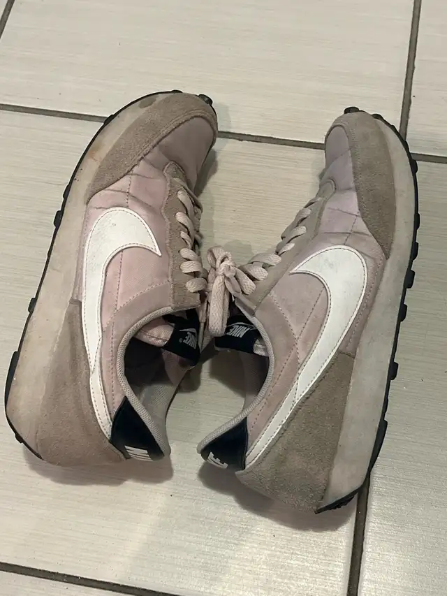 Nike sports shoes for women in Women's - Shoes in City of Toronto - Image 3