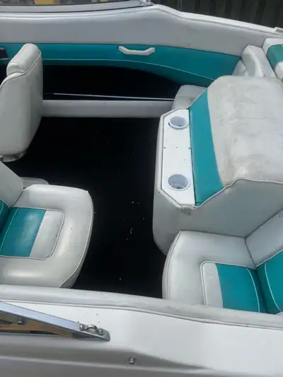 BEAUTIFUL 18 FOOT CARAVELLE BOWRIDER WITH TRAILER TURN KEY READY 3L ENGINE VOLVO MAINTAIN BY LICENSE...