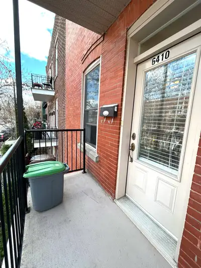 Très grand 3 et demi semi-meublé Petite-Italie / Mile-End