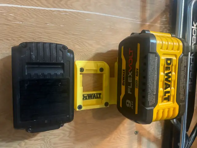 DeWalt Battery Holder Bracket - Single and Triple in Power Tools in Markham / York Region - Image 9