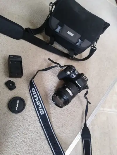 excellent working condition --- Olympus Evolt E500 8MP Digital SLR camera ( black) + Olympus 40-150m...