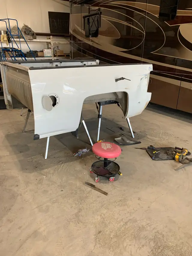 truck box  in Auto Body Parts in Bedford - Image 7