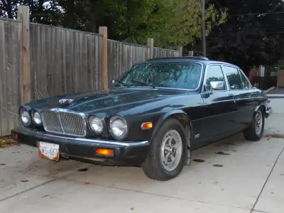 1986 Jaguar XJ12 Vanden Plas 4 door sedan. This is a very clean car no rust. It is very complete Jag...