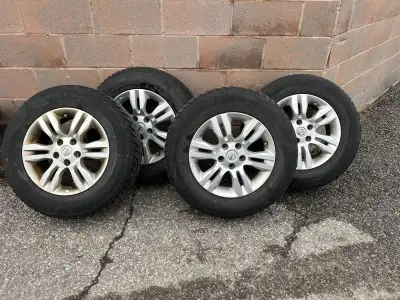 P215/70R16 Alloy Wheels Came off 2010 Nissan Rogue Great condition