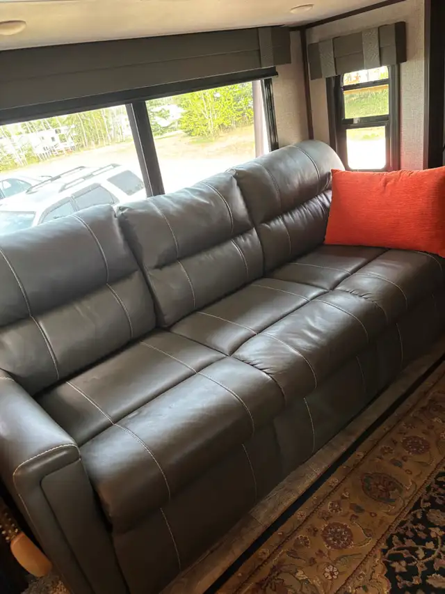 Rare front living room: 2019 Jayco North Point in Travel Trailers & Campers in Red Deer - Image 20