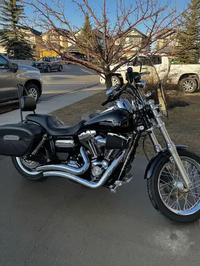 This bike is a beauty!! Harley Superglide Custom Anniversary edition in amazing shape. Stage 1 screa...