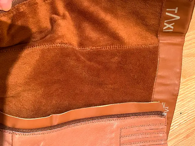 Women’s tall leather boots. Size 8,5-9. in Women's - Shoes in Oakville / Halton Region - Image 4