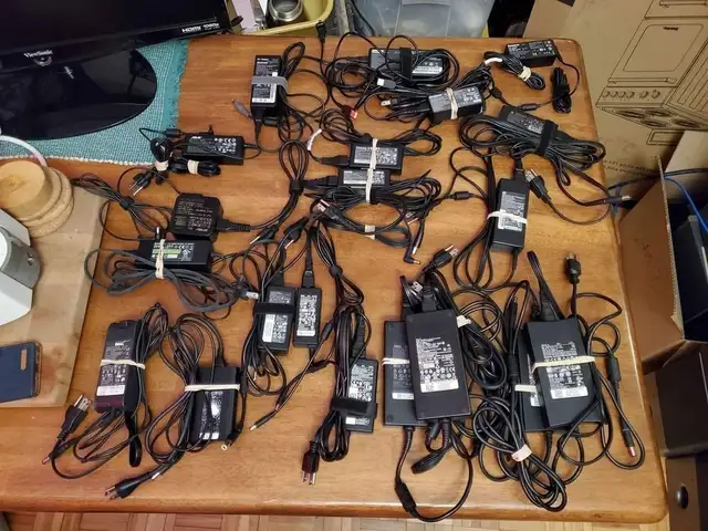 Plusieur centaines de chargeurs de laptop Asus, Dell, HP, Lenovo in Laptop Accessories in City of Montréal - Image 2