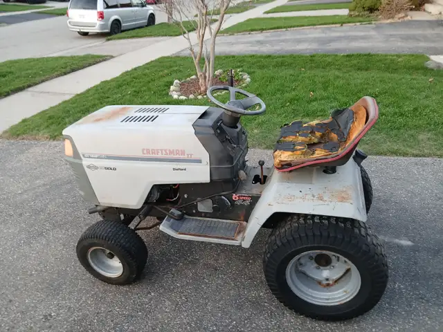 Craftsman DieHard Lawn Tractor For Sale in Lawnmowers & Leaf Blowers in Kitchener / Waterloo - Image 4