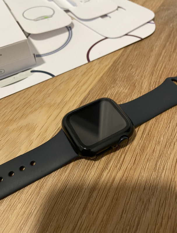 Apple Watch SE 2022 dans Appareils électroniques  à Saguenay