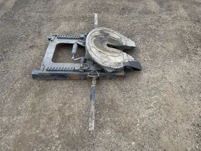 Peterbilt 379 Parts fifth wheel is in good condition not worn out and comes with the slider $750 Rad...