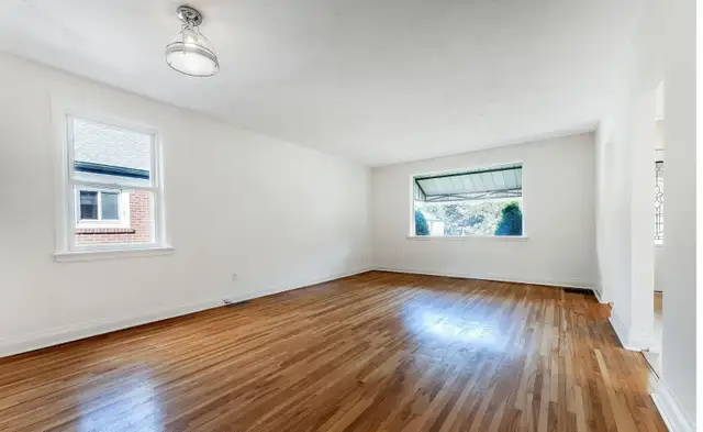 3 bedroom 1 bath rent in Peterborough, main floor in Long Term Rentals in Peterborough - Image 3