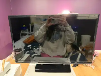 28 Inch Samsung TV, View more