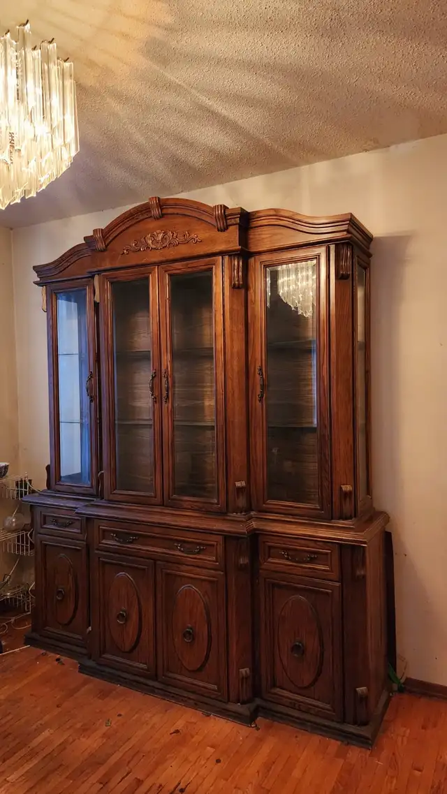 Antique Buffet and Hutch in Hutches & Display Cabinets in City of Toronto - Image 3