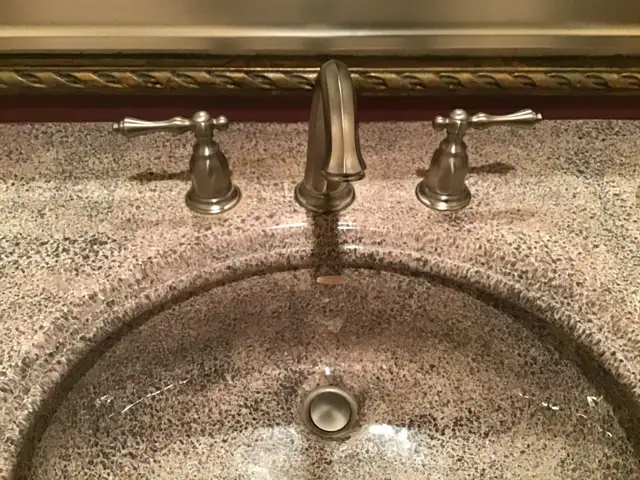 Kohler 2- legged sink in Plumbing, Sinks, Toilets & Showers in City of Toronto - Image 5