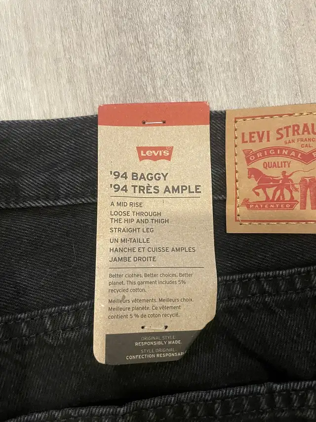 *NWT (Reg. $100)* Levi's Women's 94 Baggy Jeans (Sz 22W) in Women's - Bottoms in Markham / York Region - Image 10