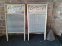 ANITUE/VINTAGE WASHBOARD AND PLUNGER