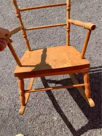 Chaise berçante antique pour enfants - rocking chair