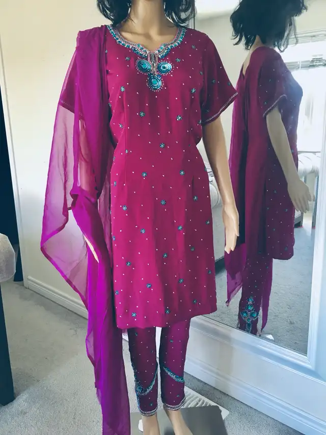 ROYAL PURPLE Punjabi Indian suit 3 pc medium in Women's - Dresses & Skirts in Cambridge - Image 7