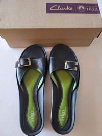Clarks Indigo Size 9.5 M Flat Black Sandals Silver Buckle SlipOn