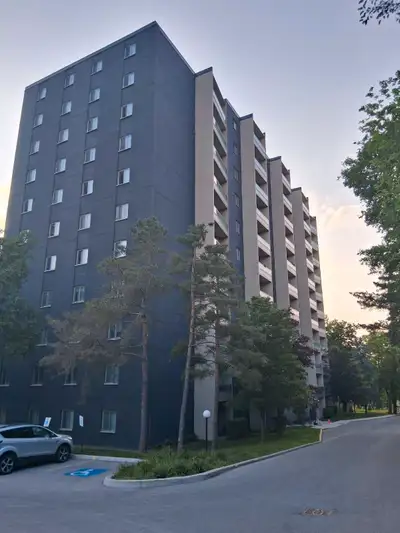 Room to rent in a 2 bedroom apartment.