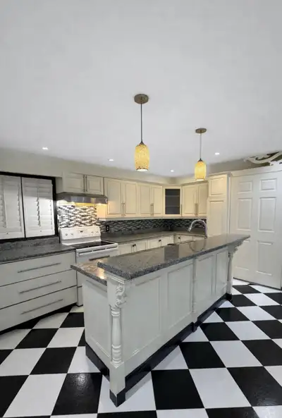 3 Bed, 2 Bath House for Rent – Eglinton & Hurontario (Mississauga) Available June 1st, 2026. Main in...