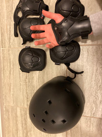 Helmet with protective gear set 