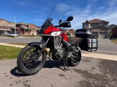 Fully adventure-ready Honda CB500X Included: Centre stand Hard Panniers Tank bag (Givi tank-lock sys...