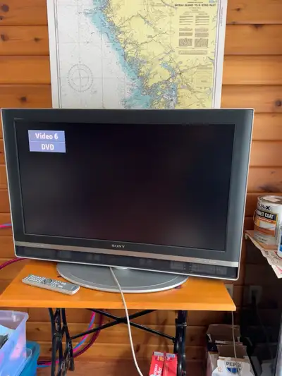 Comes with remote and power cord Swivel base No breaks or damage Excellent condition Able to deliver...