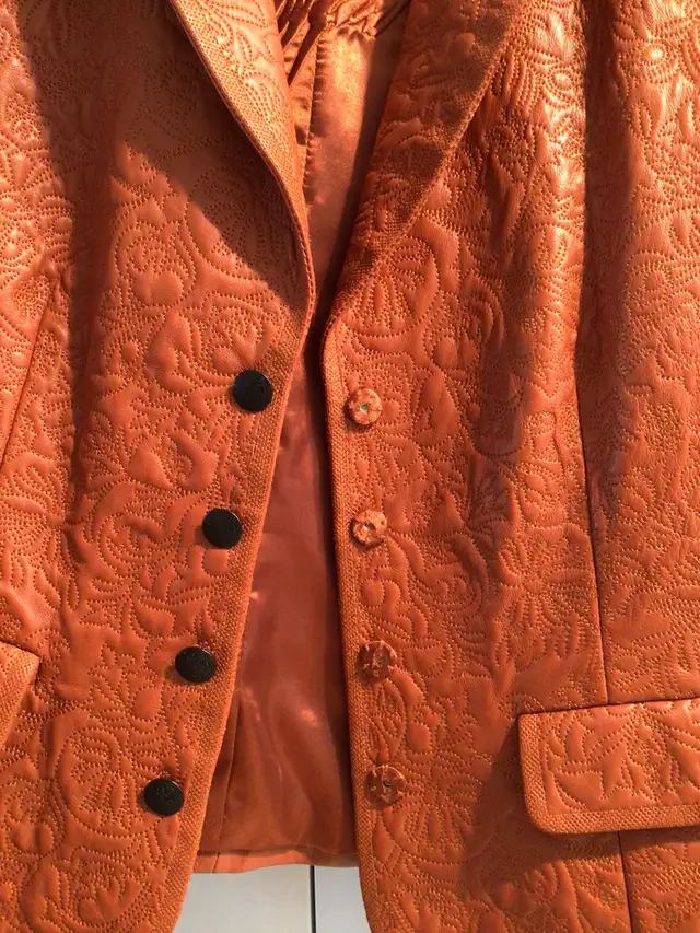 GENUINE Short Leather Jacket in Women's - Tops & Outerwear in Kingston - Image 3