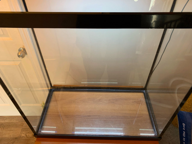 30 gallon Freshwater Fish Tank in Black in Accessories in Gatineau - Image 4