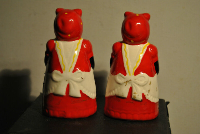 Salt  Pepper Shaker St Thomas in Arts & Collectibles in Vancouver - Image 2