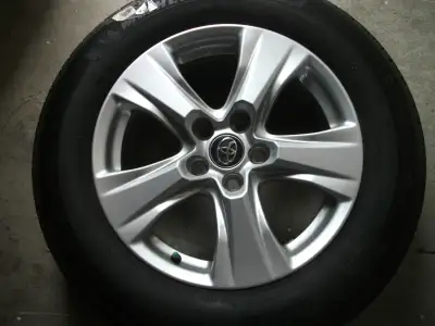Toyota RAV4 OEM alloy rims mount on Michelin Primacy all season tires in excellence condition 17x65x...