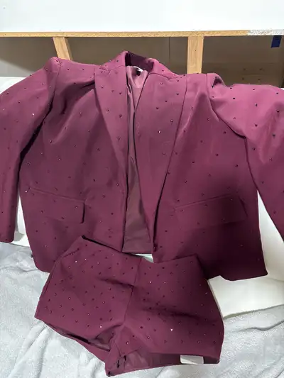 NEW Women’s Short Suit Set Size Small, View more