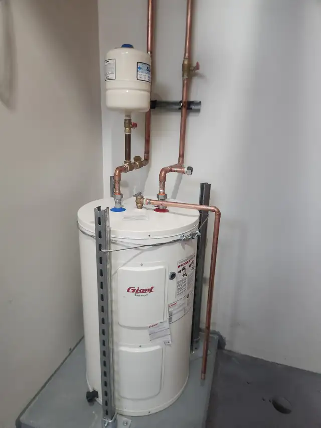 Plomberie Le Fil Bleu, Plumbing the Blue Wire418454807574620164