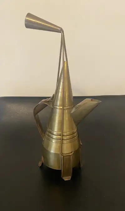 A beautiful unique brass travelling tea/coffee pot with fire stand in excellent shape and condition.