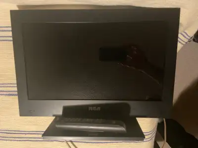 Télé RCA 15,6 po avec télécommande., View more
