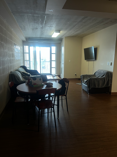 FEMALE STUDENTS ONLY Looking to sublet in a 5 bedroom 2 bathroom unit on Lester St for the Spring te...