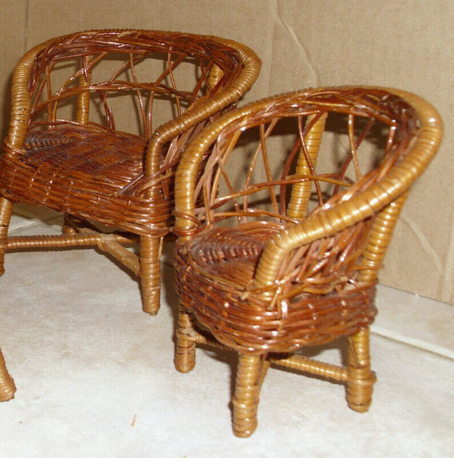 Vintage Wicker Doll Furniture Set dans Art et objets de collection  à Région d’Oakville/Halton - Image 4