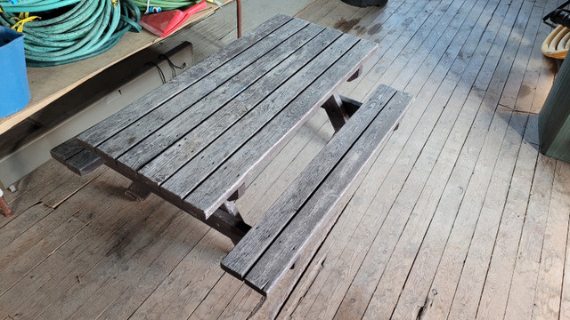 Picnic table, kids size in Outdoor Décor in Hamilton